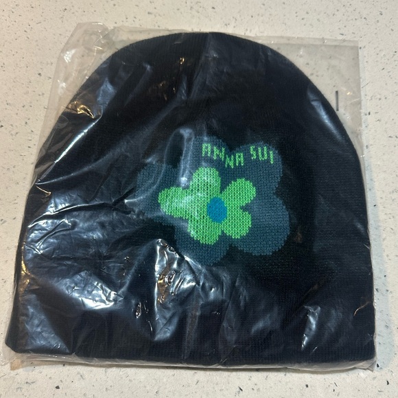 NWT Anna Sui Love Beanie - Picture 2 of 12